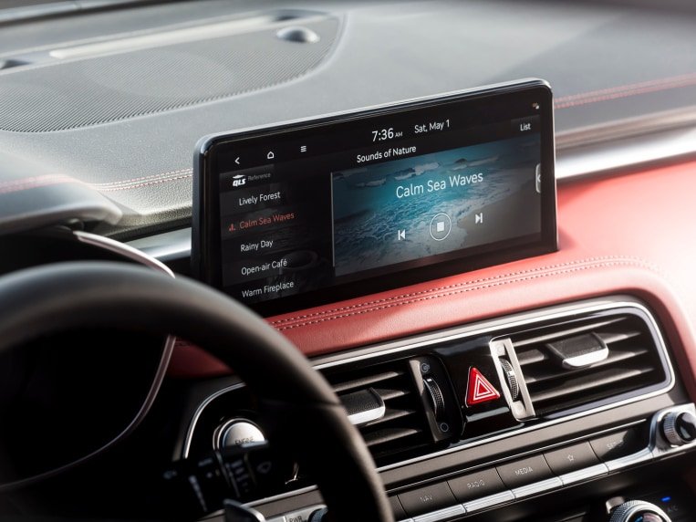 What do You Get on a Fully Loaded 2022 Genesis G70? | Kelley Blue Book 5 2022 Genesis G70