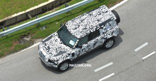 L663 Land Rover Defender in Malaysia camouflaged (2)