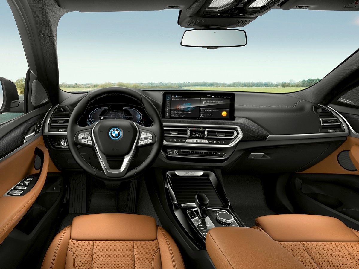 2022 BMW X3 vs. 2022 Mercedes-Benz GLC Comparison 4 2022 BMW X3 xDrive30e Sophisto Grey Interior Dashboard