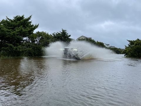 Living With The New Ford Bronco 4 a 2021 bronco splashing through a puddle