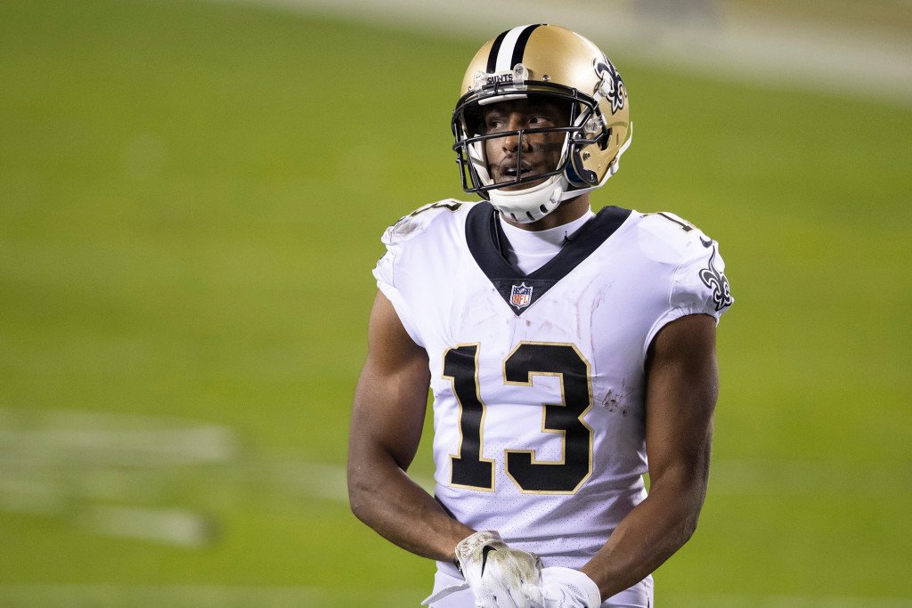 Michael Thomas plays against the Eagles in 2020.