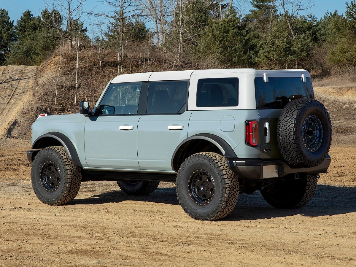 2021 Ford Bronco vs. Jeep Wrangler Comparison 5 2021 Ford Bronco 4-Door Blue Rear Quarter View