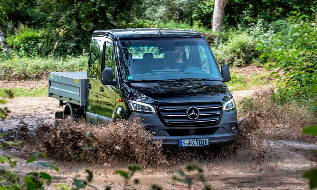 Mercedes-Benz Sprinter gains new engine and speedy sliding door 10 Mercedes-Benz Sprinter front mud splash