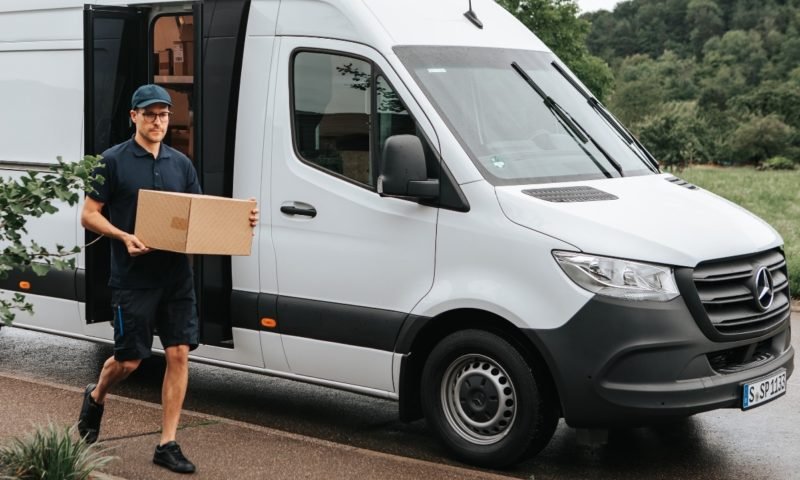 Mercedes-Benz Sprinter gains new engine and speedy sliding door 2