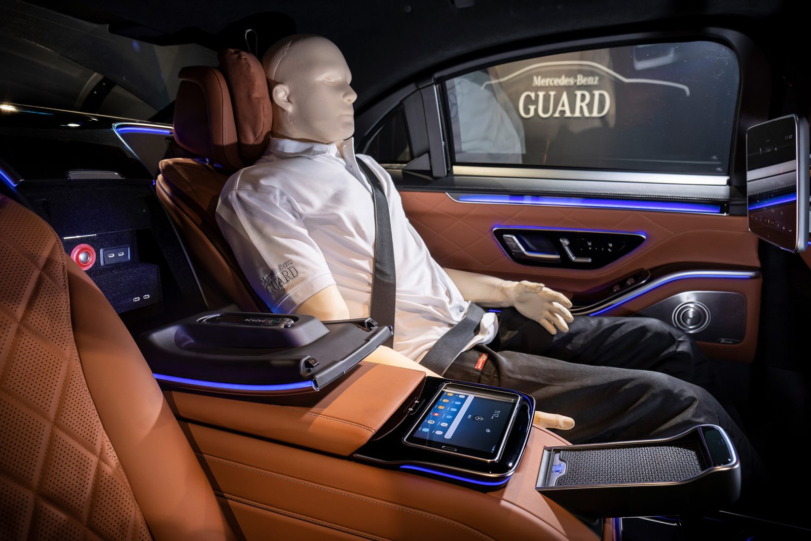 New Armored 2022 Mercedes-Benz S 680 Guard 4MATIC Is A Tough Cookie To Crack | Carscoops 3