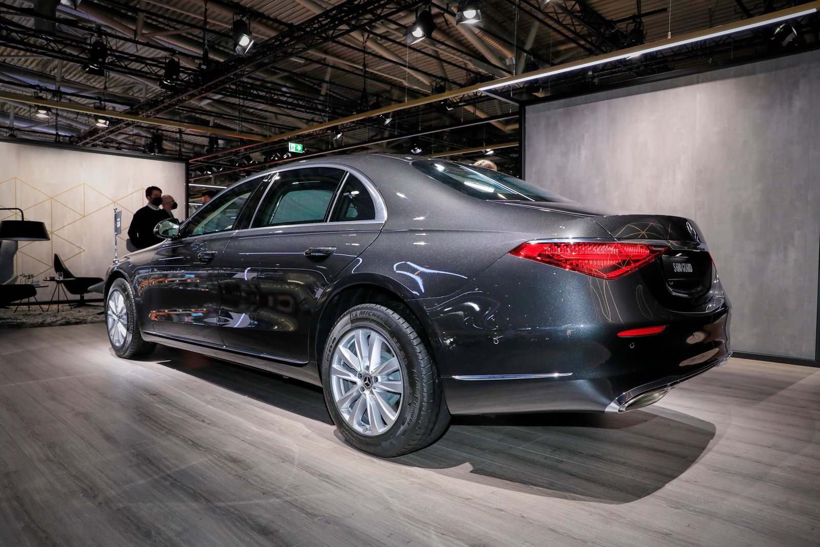 New Armored 2022 Mercedes-Benz S 680 Guard 4MATIC Is A Tough Cookie To Crack | Carscoops 2