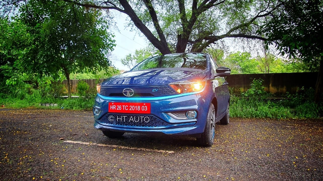 2021 Tigor EV has a smart face but LED head light units could have further added to the appeal of the vehicle. 2021 Tigor EV has a smart face but LED head light units could have further added to the appeal of the vehicle.