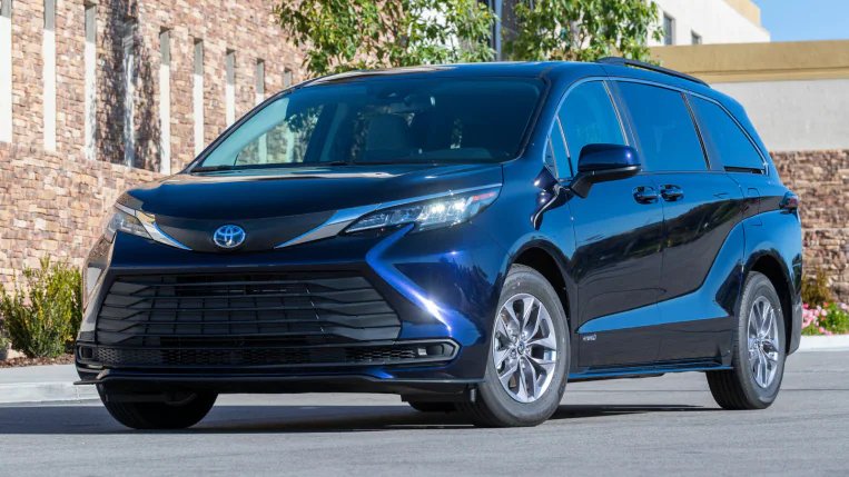 2022 Kia Carnival vs. 2022 Toyota Sienna Comparison | Kelley Blue Book 3 2021 Toyota Sienna Hybrid