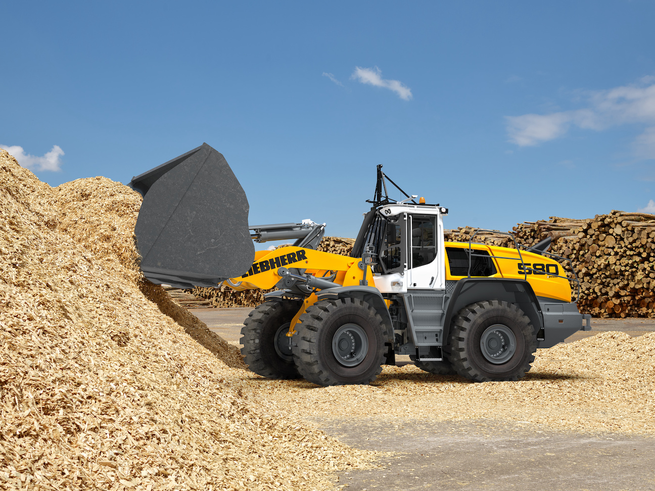 Wheel loaders up the ante on versatility, technology 7 Liebherr L580 wheel loader wood chips