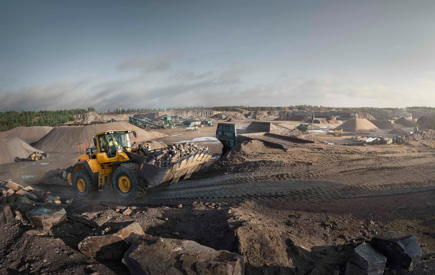 Wheel loaders up the ante on versatility, technology 9 Volvo CE L220H wheel loader