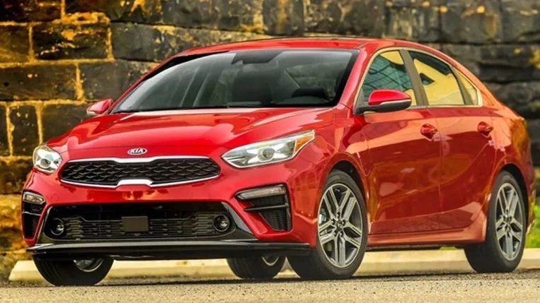 2019 Kia Forte in red.