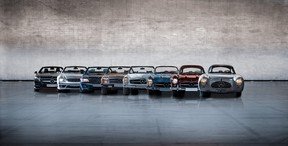 From left to right: Mercedes-Benz 300 SL racing sports car from 1952 (W 194), Mercedes-Benz 300 SL Coupé from 1957 (W 198), Mercedes-Benz 300 SL Roadster from 1960 (W 198), Mercedes-Benz 280 SL Pagoda from 1970 (W 113), Mercedes-Benz 350 SL from 1971 (R 107), Mercedes-Benz SL 600 from 1995 (R 129), Mercedes-Benz SL 55 AMG from 2005 (R 230), Mercedes-Benz SL 500 Special Edition 