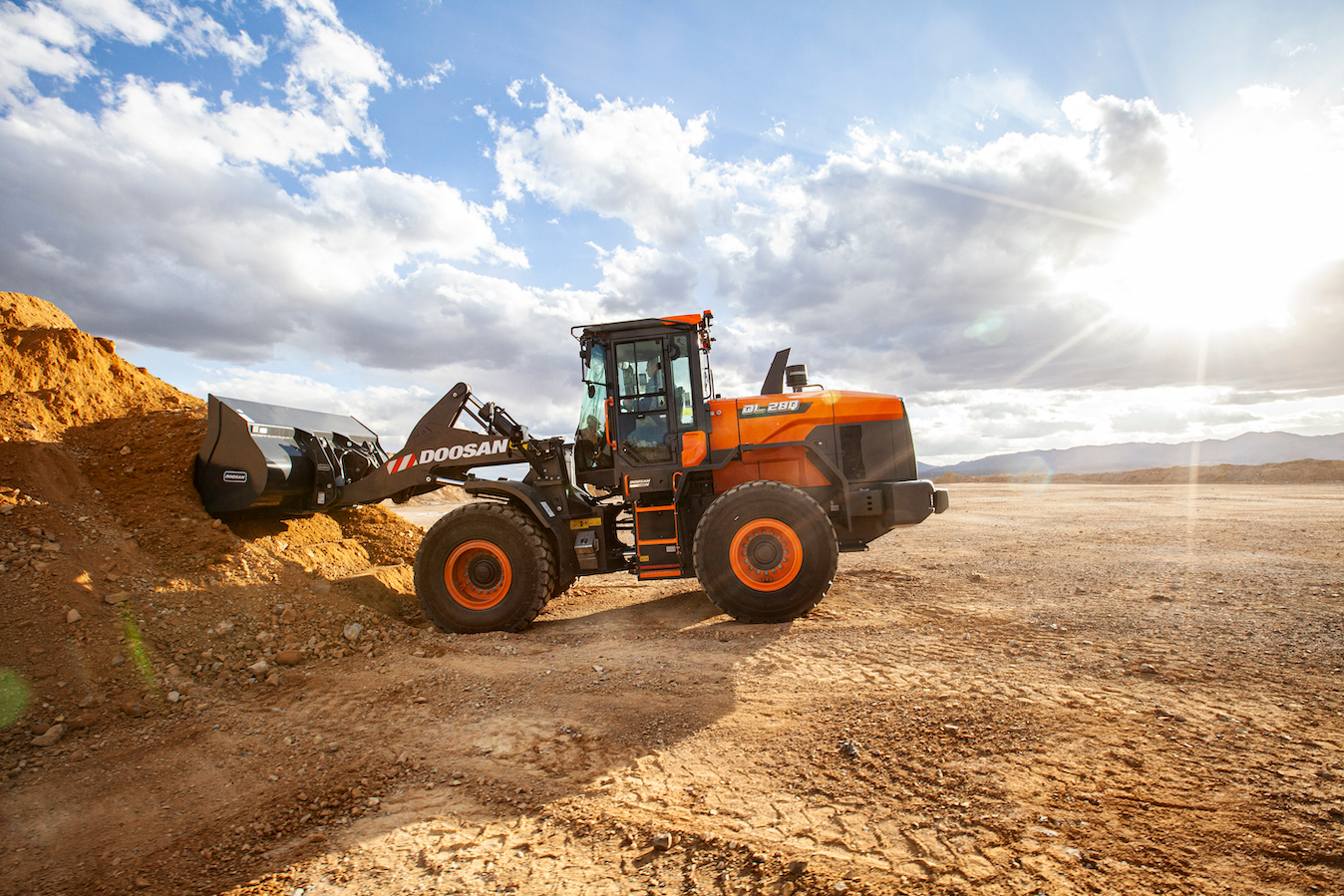 Wheel loaders up the ante on versatility, technology 1 Doosan DL280-7 wheel loader dirt pile
